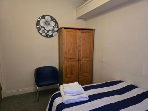 Realwood Homes- Birrell Road Bed and Breakfast in Nottingham