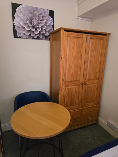 Realwood Homes- Birrell Road Bed and Breakfast in Nottingham