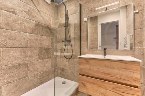 2 minutes from La Défense - Ideal for 6 Guests Apartment in Puteaux