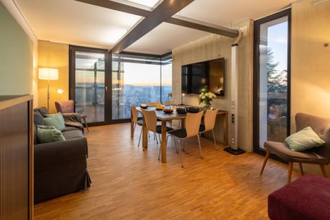 TV and multimedia, View (from property/room), Living room, Seating area, Dining area