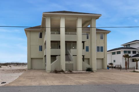 Dixie Queen by Gulf Coast Getaways House in Pensacola Beach