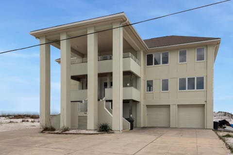 Dixie Queen by Gulf Coast Getaways House in Pensacola Beach