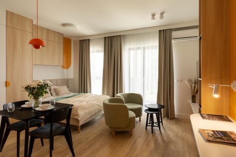 Bed, Photo of the whole room, Seating area, Bedroom