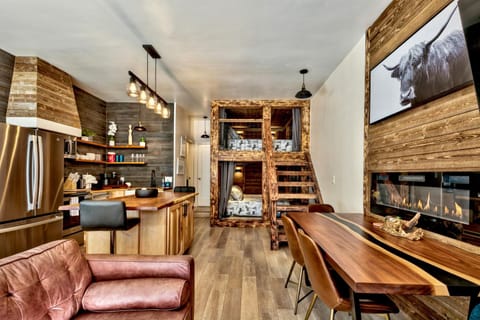 Communal lounge/ TV room, Kitchen or kitchenette, Living room, Dining area