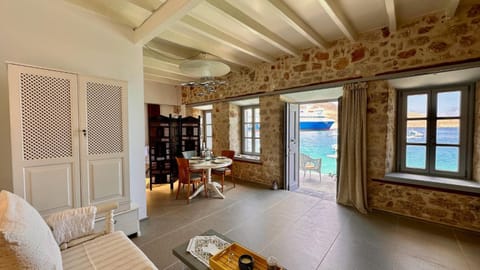 Photo of the whole room, Seating area, Sea view