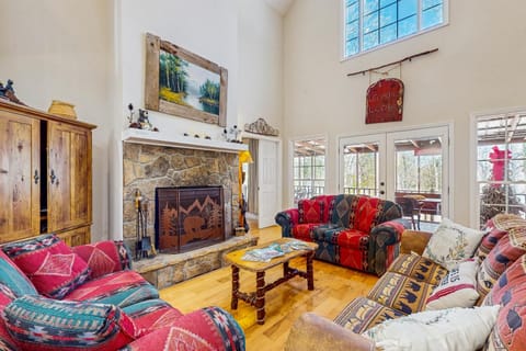 Hilltop Hideaway House in Chatuge Lake