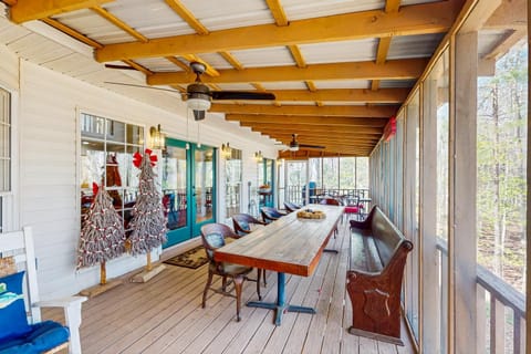 Hilltop Hideaway House in Chatuge Lake