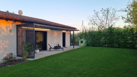 Property building, Spring, Day, Garden, Garden view