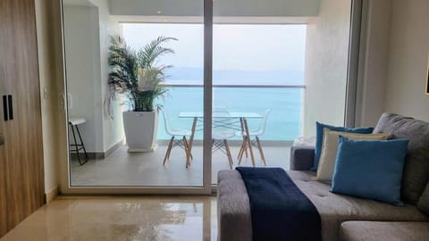 Natural landscape, View (from property/room), Balcony/Terrace, Living room, Seating area, Dining area, Mountain view, Sea view