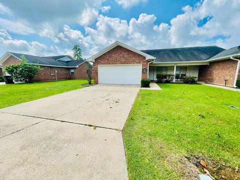 Eastgate 17A beautiful townhouse Apartment in Hammond
