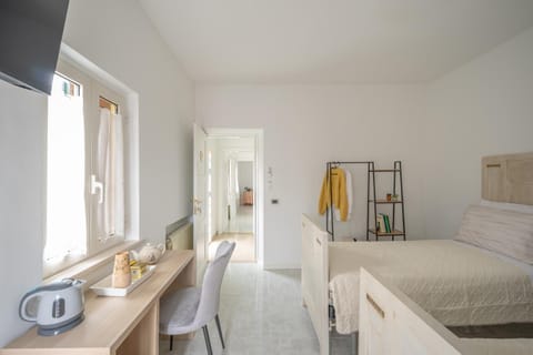 Bed, TV and multimedia, Coffee/tea facilities, Photo of the whole room, Bedroom, heating, internet, towels