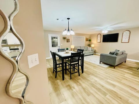 Eastgate 10A beautiful townhouse Apartment in Hammond