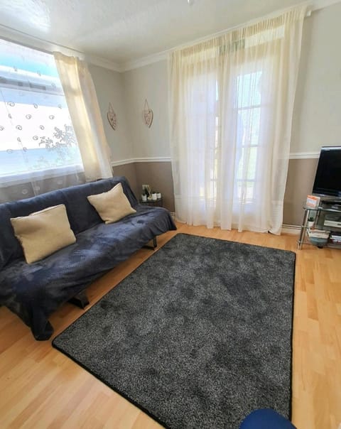 Animal friendly Sea 2 mins away Chalet in Mablethorpe