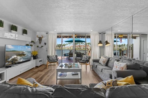 Communal lounge/ TV room, TV and multimedia, Living room