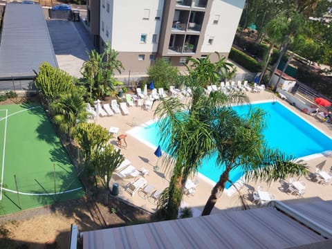 Swimming pool, Swimming pool