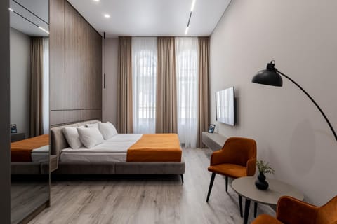 Bed, TV and multimedia, Living room, Photo of the whole room, Bedroom, air conditioner