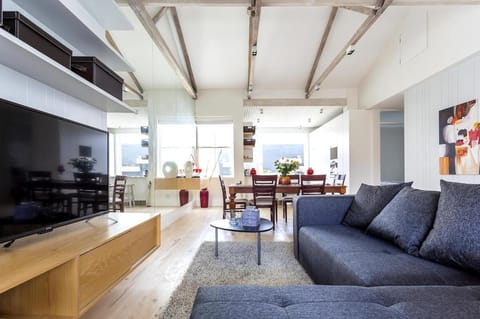 TV and multimedia, Living room, Seating area, Dining area, Evening entertainment