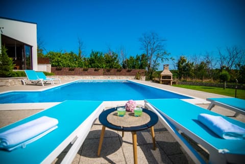 Pool view, Swimming pool, sunbed