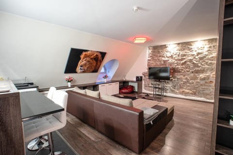 Communal lounge/ TV room, TV and multimedia
