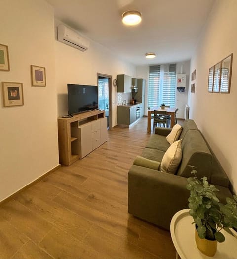 Seating area, air conditioner