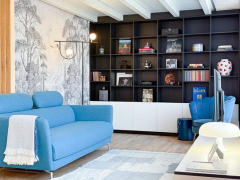 TV and multimedia, Living room, Seating area