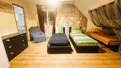 GRANDE SUITE salle de bain toilette privés Terrasse Parking prés Paris Vacation rental in Corbeil-Essonnes