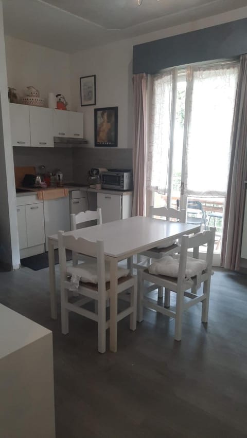 Kitchen or kitchenette, pet friendly, stove
