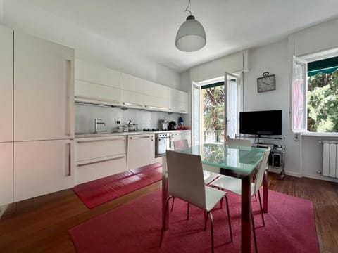 Kitchen or kitchenette, Living room, Seating area, Dining area, dishwasher, oven, stove