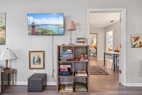 Guesthouse in High Springs! Walk to Downtown, Close to Springs! House in Florida