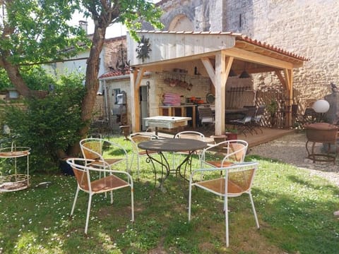 Patio, Garden, Dining area, Garden view