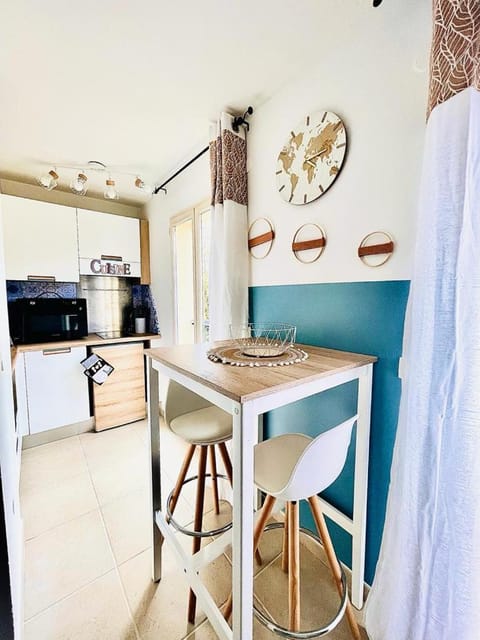 Studio cosy et climatisé au coeur du village Apartment in Valbonne