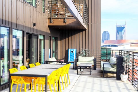 Pie Town Emporium Downtown Views Heated Pool Gym Parking House in The Gulch