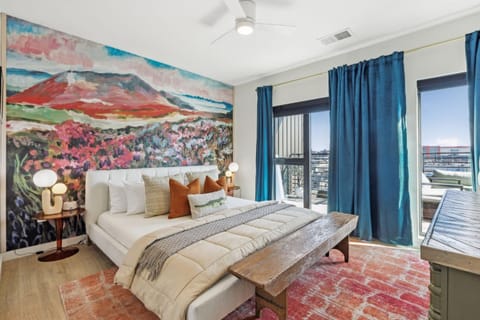 Pie Town Emporium Downtown Views Heated Pool Gym Parking House in The Gulch