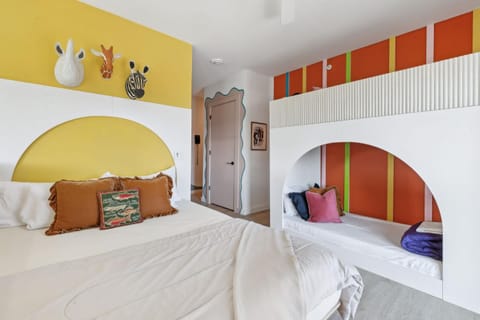 Pie Town Emporium Downtown Views Heated Pool Gym Parking House in The Gulch