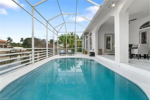 NEW LISTING! Sunshine Retreat!! House in Vanderbilt Beach