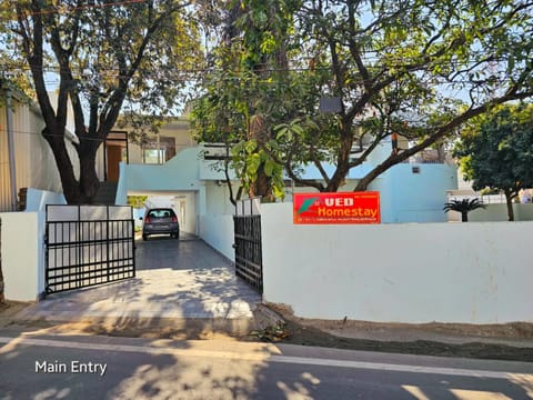 Property building, Facade/entrance, Street view, Parking