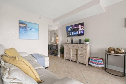 Centrally Located 3-Bed I Walk Everywhere Apartment in Clearwater Beach
