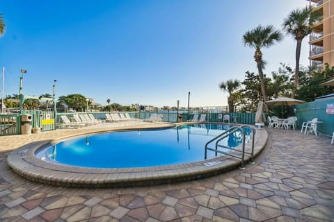 Centrally Located 3-Bed I Walk Everywhere Apartment in Clearwater Beach