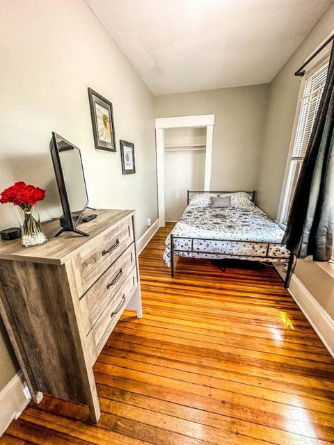 The Red House Albany NY 4 Bedroom Private Apartment Apartment in Albany