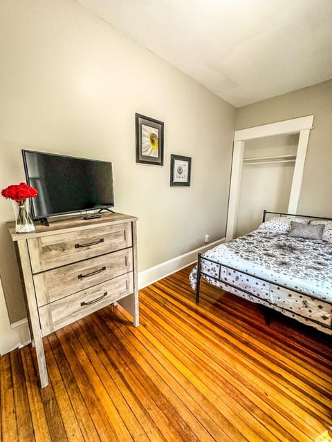 The Red House Albany NY 4 Bedroom Private Apartment Apartment in Albany