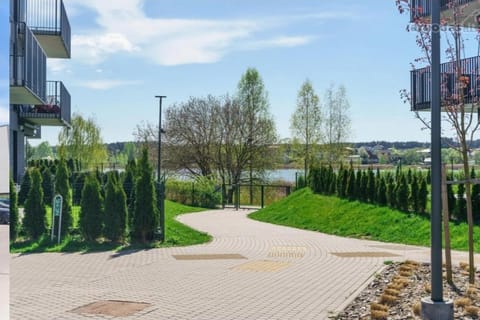 Modernus butas prie EŽERO Apartment in Vilnius