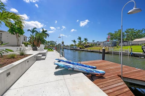 Bayside Hideaway! Private pool with water view and canal side dock! Available for Summer! House in Bayshore Gardens