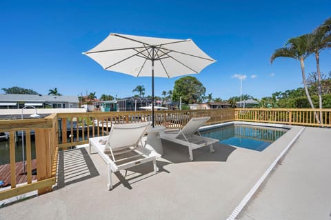 Bayside Hideaway! Private pool with water view and canal side dock! Available for Summer! House in Bayshore Gardens