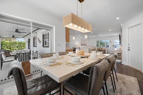 Bayside Hideaway! Private pool with water view and canal side dock! Available for Summer! House in Bayshore Gardens