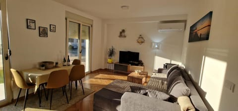 Communal lounge/ TV room, TV and multimedia, Seating area