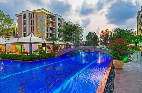 Swimming pool