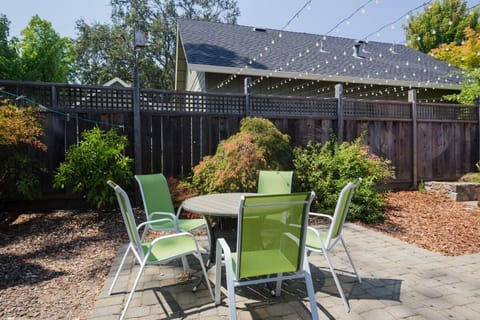 The Sonoma Grape Escape 4 BD and 2,5BA Wineries Nearby House in Napa Valley