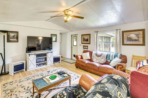 2 Mi to World Equestrian Center Gem with Large Yard House in Ocala