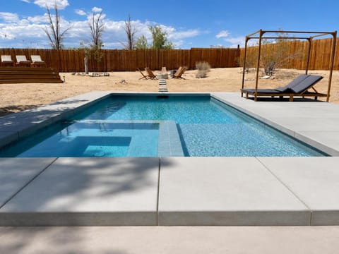 Patio, View (from property/room), Swimming pool, sunbed