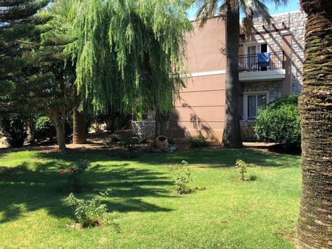 Property building, Day, Natural landscape, Garden, Garden view